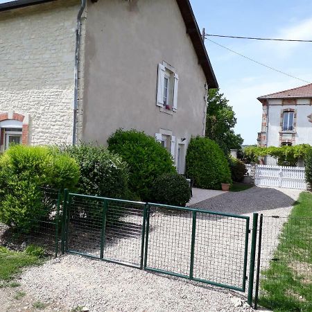 Gite Aux Lauriers Lacroix-sur-Meuse Экстерьер фото