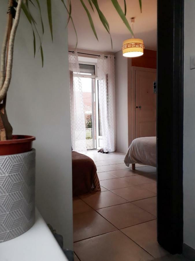Gite Aux Lauriers Lacroix-sur-Meuse Экстерьер фото
