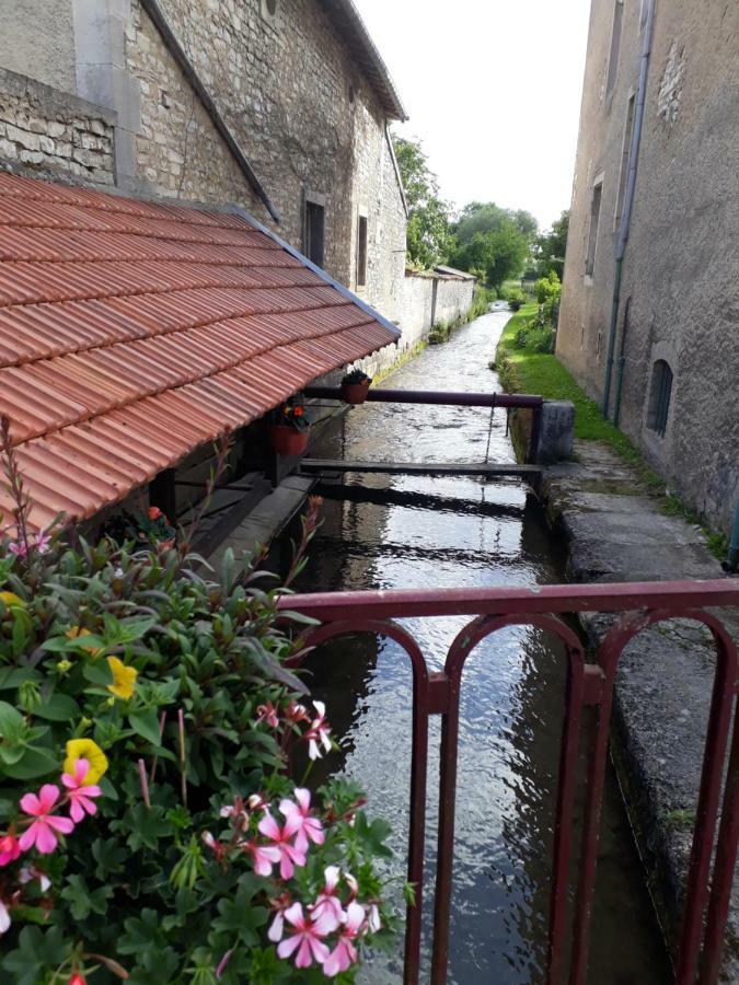 Gite Aux Lauriers Lacroix-sur-Meuse Экстерьер фото