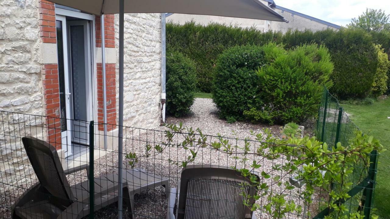 Gite Aux Lauriers Lacroix-sur-Meuse Экстерьер фото